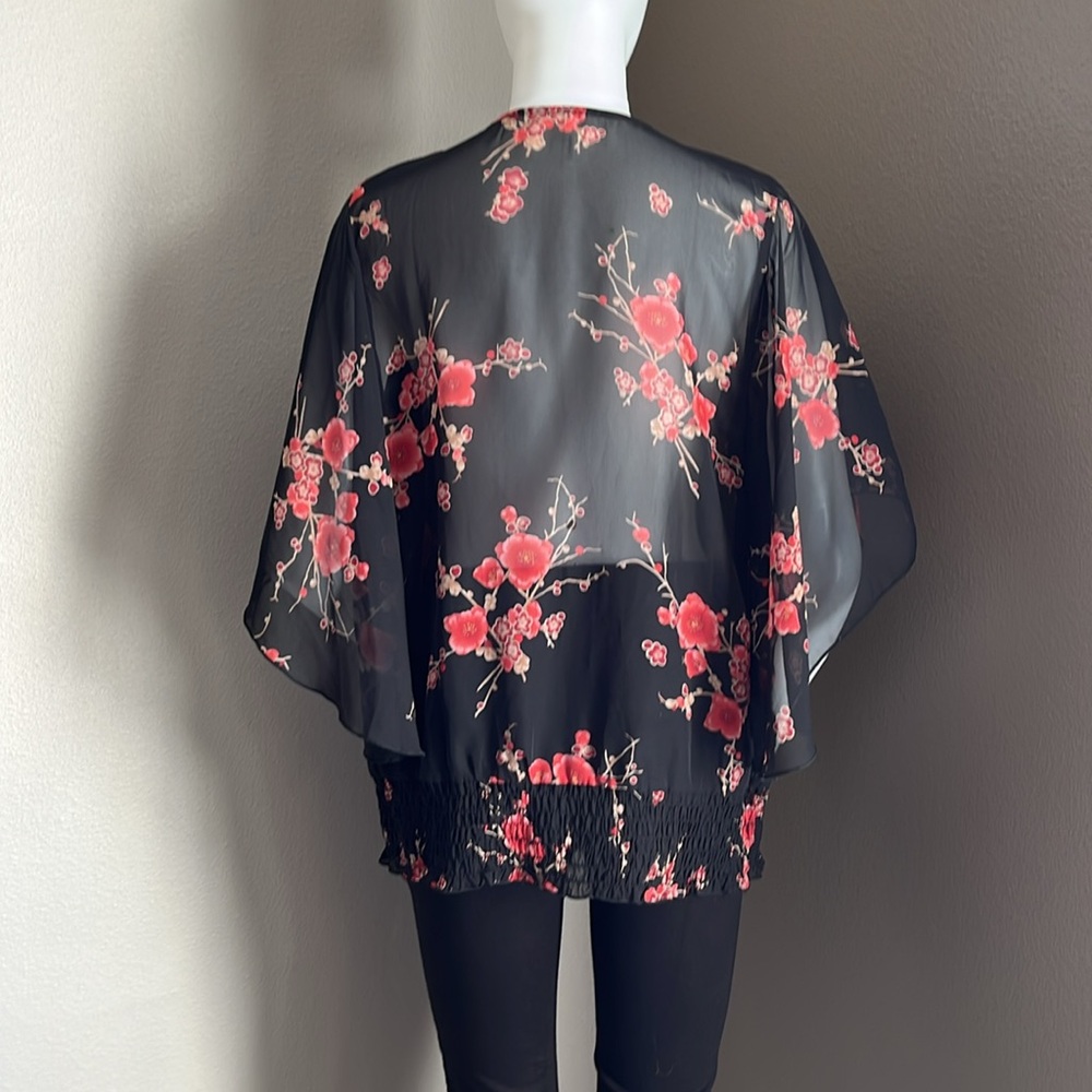 Studio Y Floral Black and Red Women's Top - Picture 2 of 7